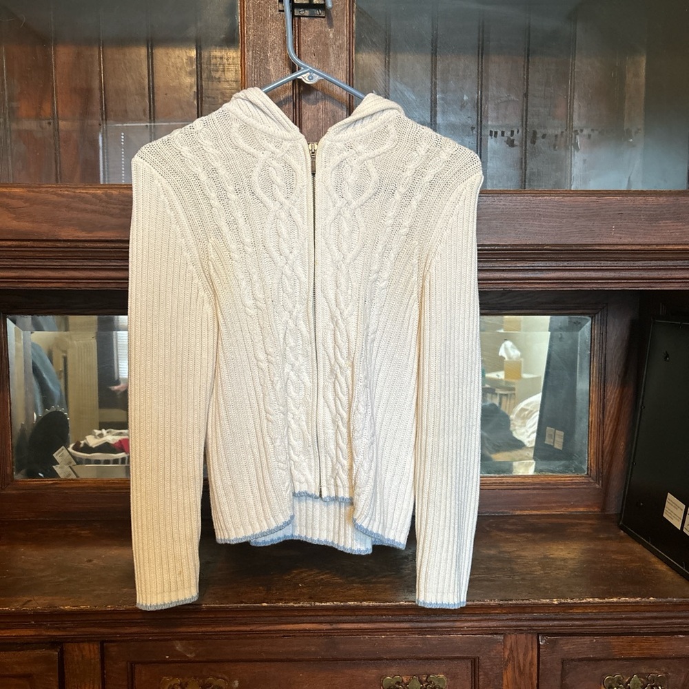 Off white knit vip up